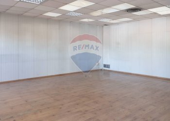 Stanza vuota - Capannone Via Dell'industria
 
17, Monte San Vito - foto 14