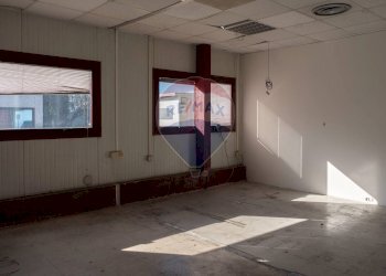 Stanza vuota - Capannone Via Dell'industria
 
17, Monte San Vito - foto 19