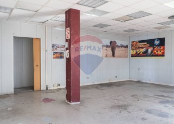 Stanza vuota - Capannone Via Dell'industria
 
17, Monte San Vito - foto 27