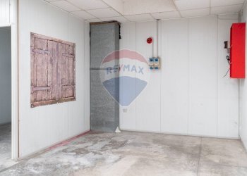 Stanza vuota - Capannone Via Dell'industria
 
17, Monte San Vito - foto 31