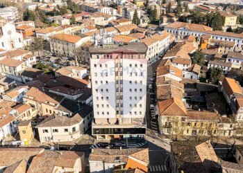 Edificio all\'aperto - Trilocale Via Bertioli
 
4, Ostiglia - foto 28