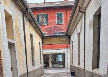 Edificio all\'aperto - Ufficio Lovere - foto 8