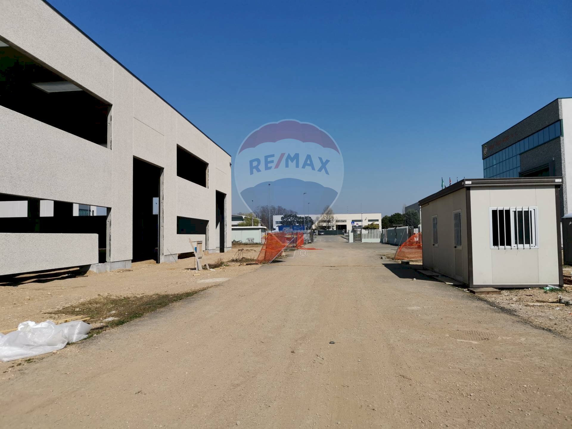 Edificio all\'aperto - Capannone Via Toscanini
 
8, Magnago - foto 1