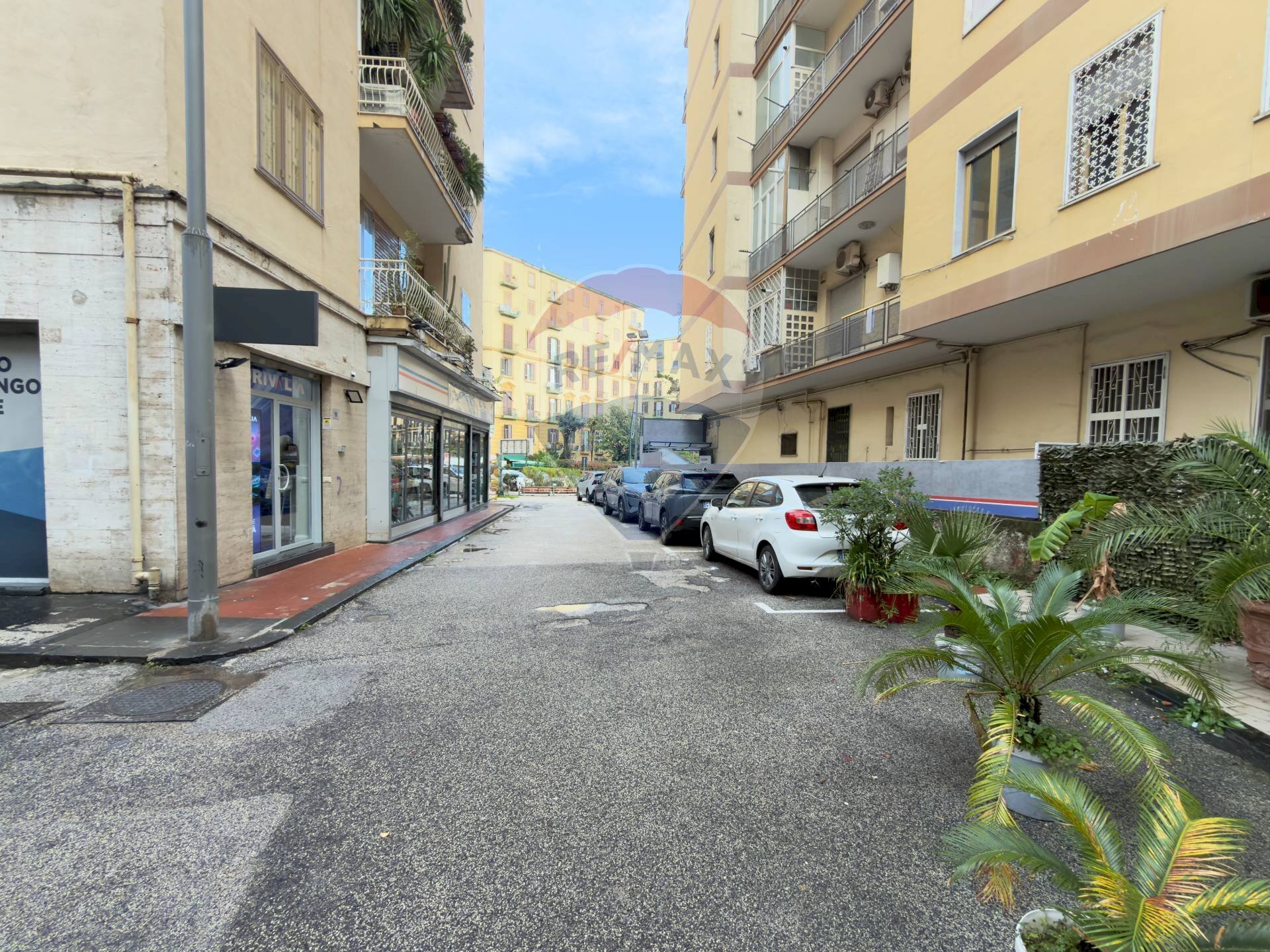 Edificio all\'aperto - Negozio Via Giovanni Battista Ruoppolo
 
15, Napoli - foto 1