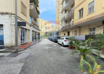 Edificio all\'aperto - Negozio Via Giovanni Battista Ruoppolo
 
15, Napoli - foto 1