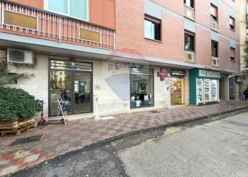 Edificio all\'aperto - Negozio Via Giovanni Battista Ruoppolo
 
15, Napoli - foto 2