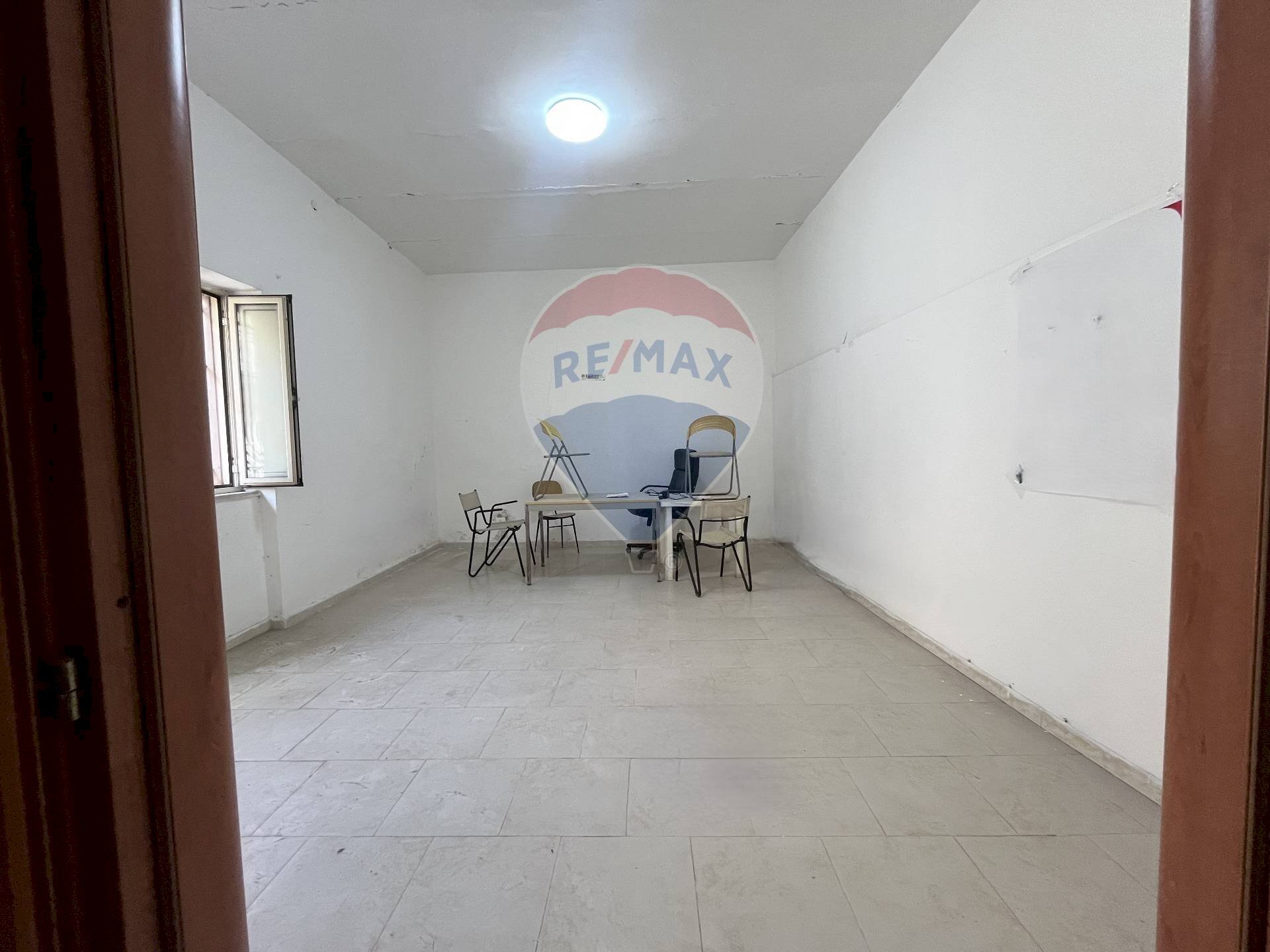 locale - Negozio via Elena
 
64, Mondragone - foto 3