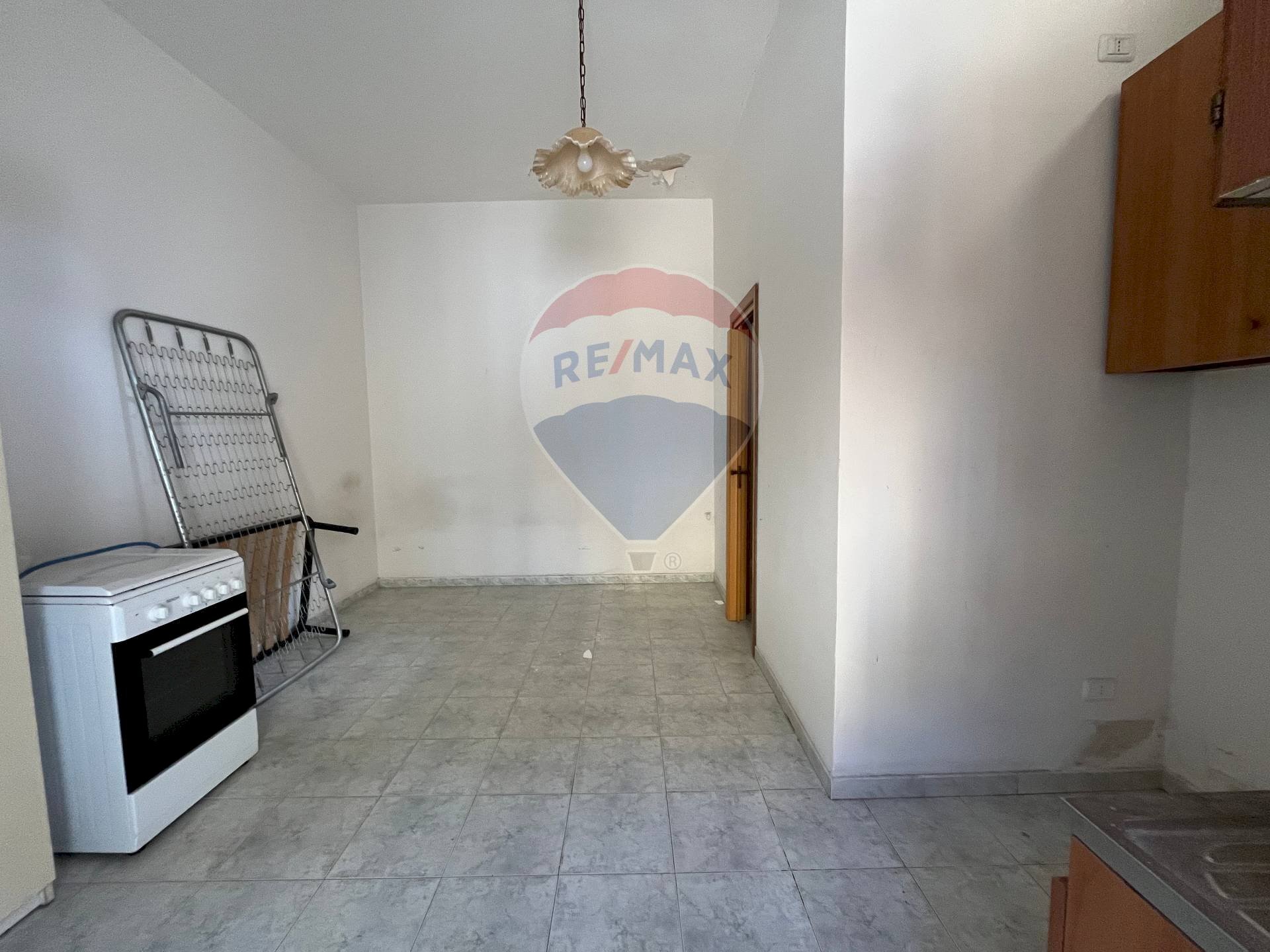 locale - Warehouse via Elena
60, Mondragone - photo 2