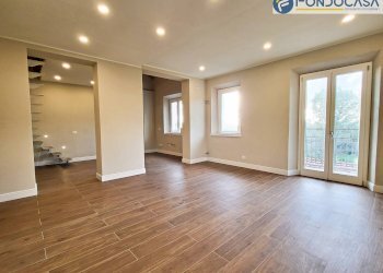 soggiorno con cucina openspace - Three-room apartment Via Barsanti
 
66, Seravezza - photo 1