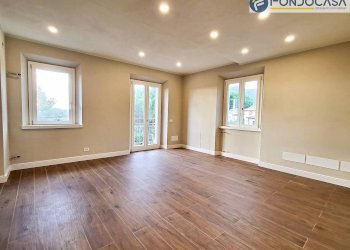 soggiorno con cucina openspace - Three-room apartment Via Barsanti
 
66, Seravezza - photo 2