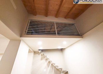 scale e disimpegno - Three-room apartment Via Barsanti
 
66, Seravezza - photo 18