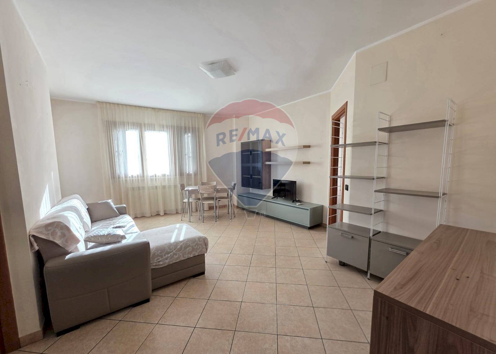 Soggiorno - Trilocale largo delle vittime delle Foibe
 
8, Cosenza - foto 3