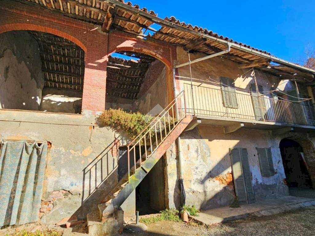 Semi-detached house Piazza Trombotto, San Secondo di Pinerolo - photo 2