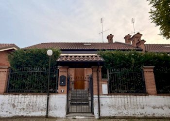 Facciata - Villa via Vinovo, 6, Moncalieri - foto 2