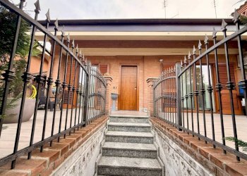 Facciata - Villa via Vinovo, 6, Moncalieri - foto 3