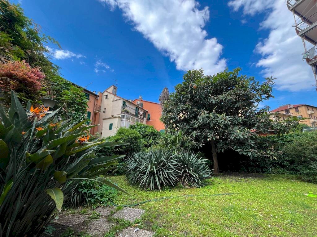 Giardino - Appartamento via Edoardo Ghiglini, 96, Arenzano - foto 1
