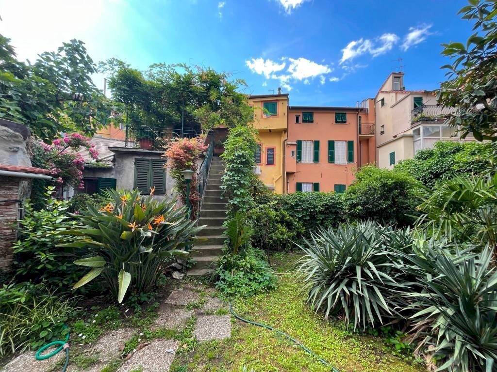 Giardino - Appartamento via Edoardo Ghiglini, 96, Arenzano - foto 2