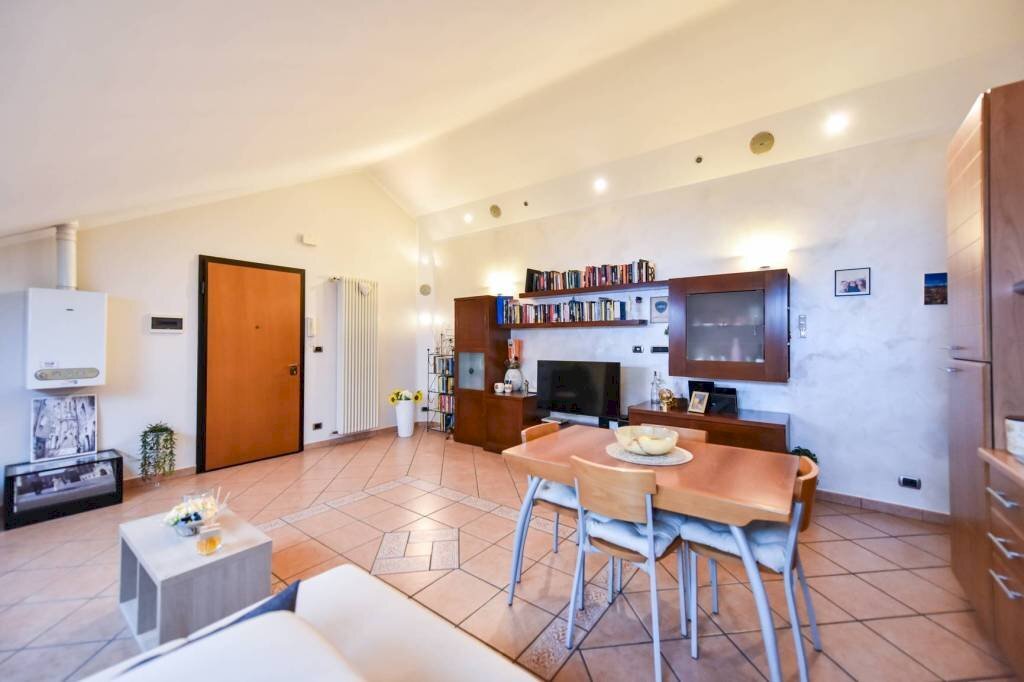 Salone - Trilocale corso Giacomo Puccini, 27/2, Venaria Reale - foto 2