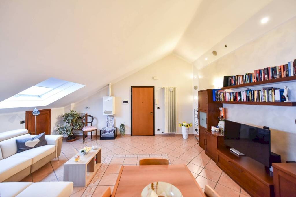 Salone - Trilocale corso Giacomo Puccini, 27/2, Venaria Reale - foto 3