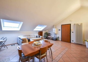 Salone - Trilocale corso Giacomo Puccini, 27/2, Venaria Reale - foto 1