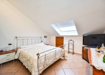 Camera da letto - Trilocale corso Giacomo Puccini, 27/2, Venaria Reale - foto 16