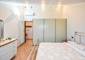 Camera da letto - Trilocale corso Giacomo Puccini, 27/2, Venaria Reale - foto 20