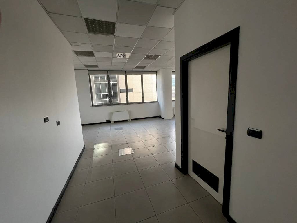 Interno non residenziale - Office strada del Drosso, 33, Torino (neighborhood Mirafiori Sud) - photo 3