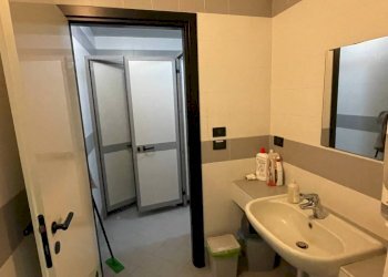 Bagno - Ufficio strada del Drosso, 33, Torino (zona Mirafiori Sud) - foto 11