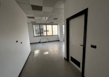 Interno non residenziale - Office strada del Drosso, 33, Torino (neighborhood Mirafiori Sud) - photo 4