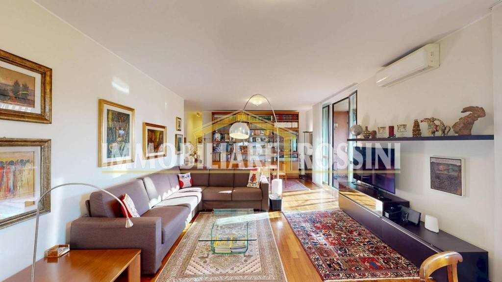 Salone - Trilocale via Gilberto Govi, 23, Varese (zona Bobbiate) - foto 3