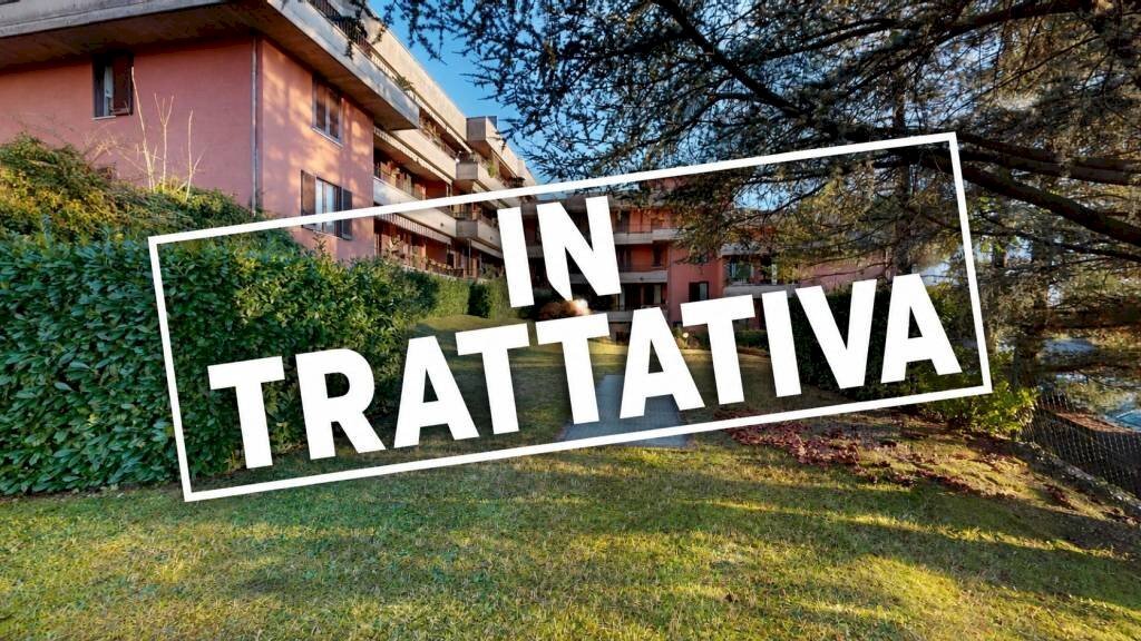 Giardino - Trilocale via Gilberto Govi, 23, Varese (zona Bobbiate) - foto 1