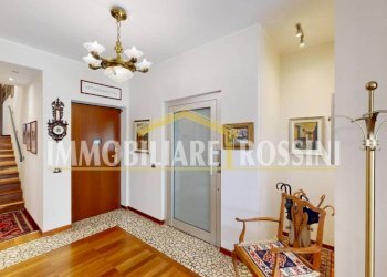 Ingresso - Trilocale via Gilberto Govi, 23, Varese (zona Bobbiate) - foto 9