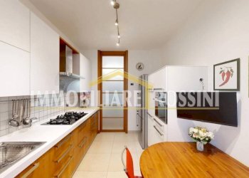 Cucina - Trilocale via Gilberto Govi, 23, Varese (zona Bobbiate) - foto 11