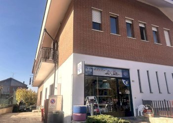 Facciata - Shop via Franco Centro, 3, Alba - photo 1