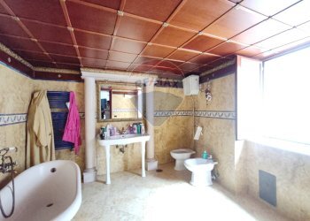 Bagno - Appartamento Via Cesare Rosaroll
 
190, Napoli - foto 3