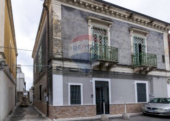 Edificio all\'aperto - Casa semi indipendente Via Vitaliti
 
41, Catania - foto 1