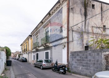 Edificio all\'aperto - Casa semi indipendente Via Vitaliti
 
41, Catania - foto 3