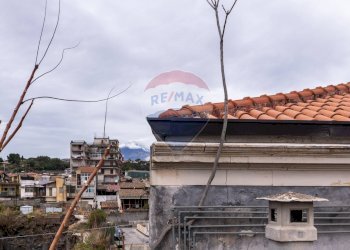 Edificio all\'aperto - Casa semi indipendente Via Vitaliti
 
41, Catania - foto 15