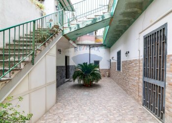 Scale - Casa semi indipendente Via Vitaliti
 
41, Catania - foto 17