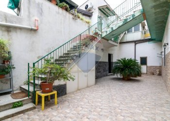 Scale - Casa semi indipendente Via Vitaliti
 
41, Catania - foto 19