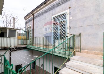 Scale - Casa semi indipendente Via Vitaliti
 
41, Catania - foto 26