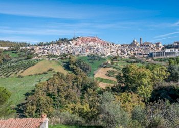 Vista delle montagne - Villa Via Gela
 
78, Caltagirone - foto 8