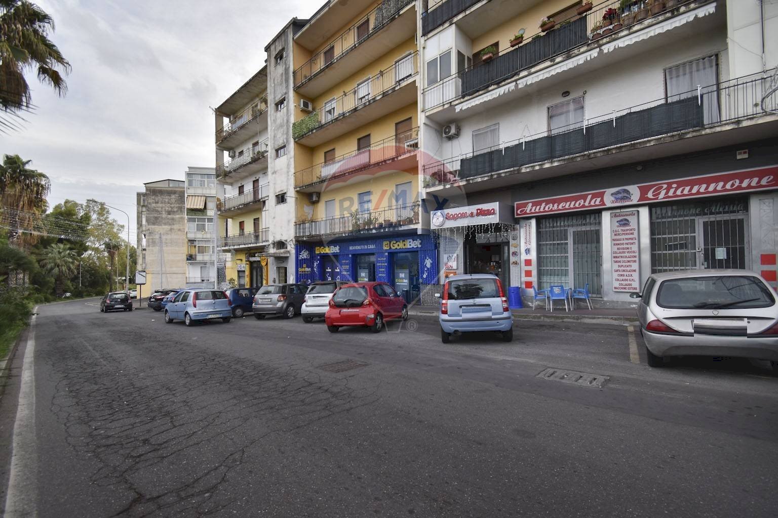 Edificio all\'aperto - Attività Commerciale via San Giovanni da Verrazzandi
157, Catania - foto 2