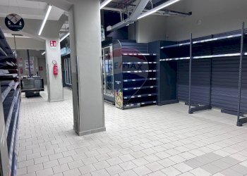 Non correlato - Locale Commerciale Via Siena
 
16, Catania - foto 5