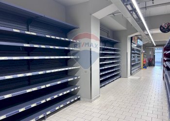 Dispensa di stoccaggio - Locale Commerciale Via Siena
 
16, Catania - foto 16