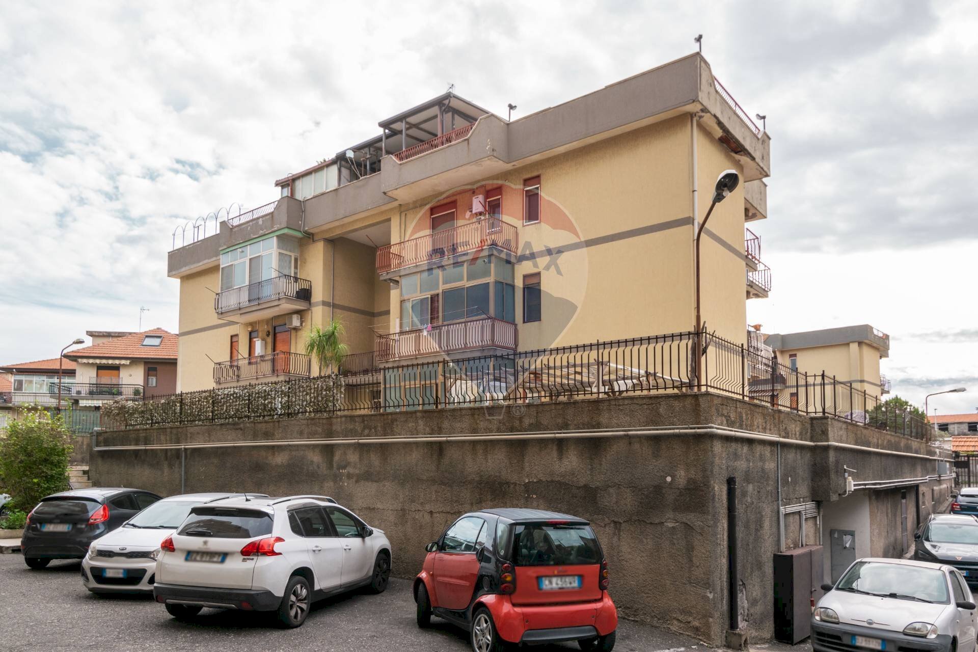 Edificio all\'aperto - Four-room apartment Via Caduti del Lavoro
 
2, Gravina di Catania - photo 1