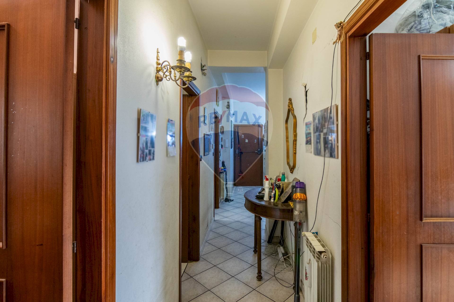 Hall / corridoio - Four-room apartment Via Caduti del Lavoro
 
2, Gravina di Catania - photo 2