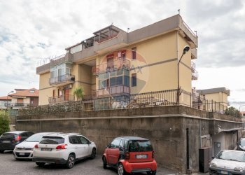 Edificio all\'aperto - Quadrilocale Via Caduti del Lavoro
 
2, Gravina di Catania - foto 1