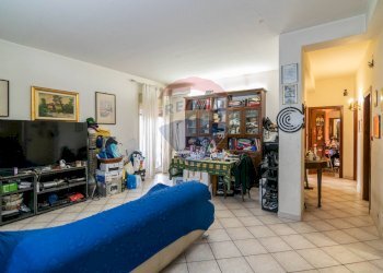 Soggiorno - Quadrilocale Via Caduti del Lavoro
 
2, Gravina di Catania - foto 4