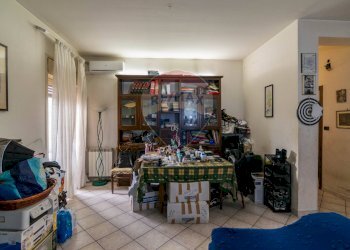 Sala da pranzo - Quadrilocale Via Caduti del Lavoro
 
2, Gravina di Catania - foto 6